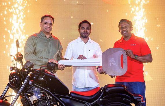 "ހޮންޑާ ރިބެލް" ލިބުނު ނަސީބުވެރިޔާއަށް ސައިކަލު ދީފި