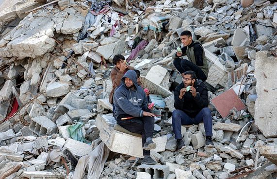 ހިފެހެއްޓި ހަތިޔާރު ޓްރަމްޕުގެ އަމުރަށް އިޒްރޭލަށް ދެނީ