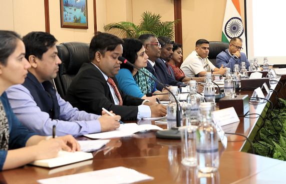 އިންޑިއާ މީހުންގެ މުސާރަ ފޮނުވޭނެ އިތުރުގޮތްތައް ހޯދަނީ