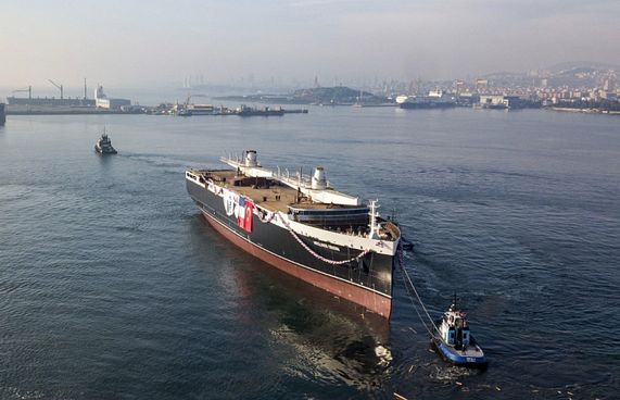 ރިޔަލުގައި ދުއްވާ އެންމެ ދިގު ކާގޯ ބޯޓު ބަނދެފި!