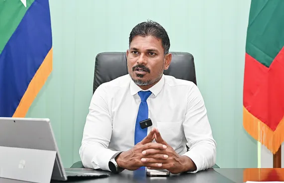 ތިނަދޫގެ އާބާދީ އޮޅުވާލި ކަމުގެ ތުހުމަތަށް ސައުދު ޕޮލިހަށް