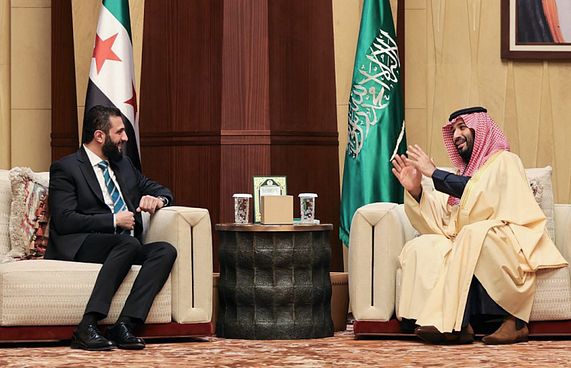 ސީރިއާގެ ލީޑަރާއި ސައޫދީ ވަލީއަހުދުގެ ބައްދަލުވުމެއް