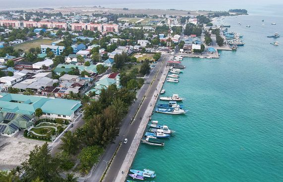 ލޯންޗެއް ކޮންޓްރޯލްނުވެ ޖެޓީގައި ޖެހި، ބަޔަކަށް އަނިޔާ