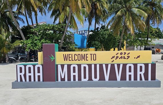 ހަމަލާދީގެން ޖަލަށްލި މީހަކު ބޭބެއަށް ވަޅިން ހަމަލާދީފި