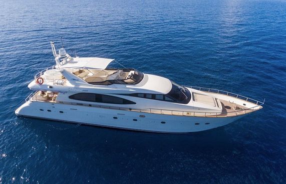 އޭޑީކޭ ގުރޫޕްގެ ޔޮޓެއްގައި ރޯވެ އަޑިއަށް ހިނގައްޖެ