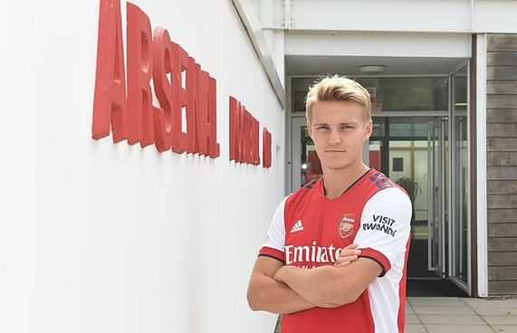 ރުވާންޑާގެ އިސްތިހާރާ ހެދި އާސެނަލް ޕްރެޝަރަށް