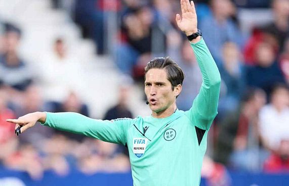 ރެއާލުން ޝަކުވާ ހުށަހެޅި ރެފްރީގެ މައްސަލައެއް ބަލަނީ