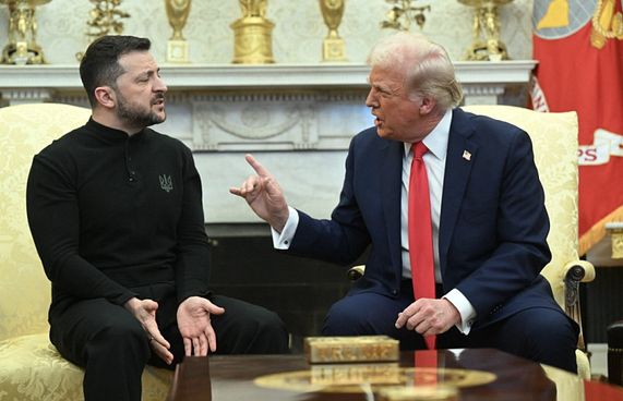 ޓްރަމްޕާއި ޒެލެންސްކީ މީޑިއާ ކުރިމަތީގައި ޒުވާބުކޮށްފި