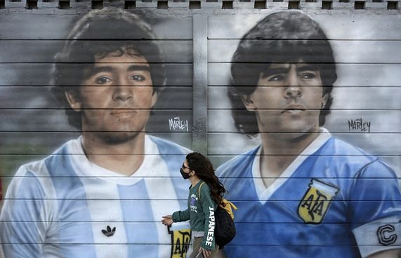 މަރަޑޯނާގެ މަރާ ގުޅިގެން މެޑިކަލް ޓީމަށް ދައުވާ ކުރަނީ