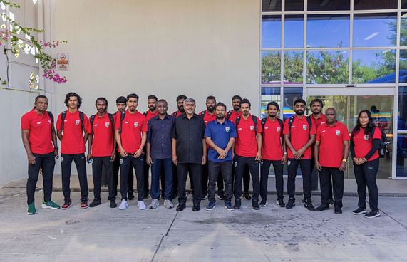 ޓީމު ދެބަޔަކަށް ބަހައިގެން ދެ ފްލައިޓްގައި އިންޑިއާއަށް