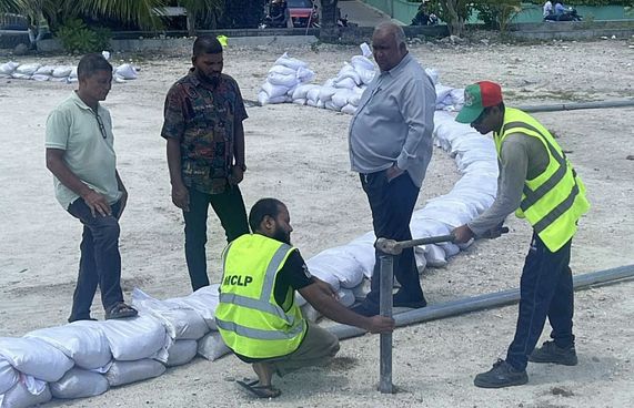 އުސްފަސްގަނޑުގައި ބައިބަލާ ރިންގެއް ހަދައިދީފި