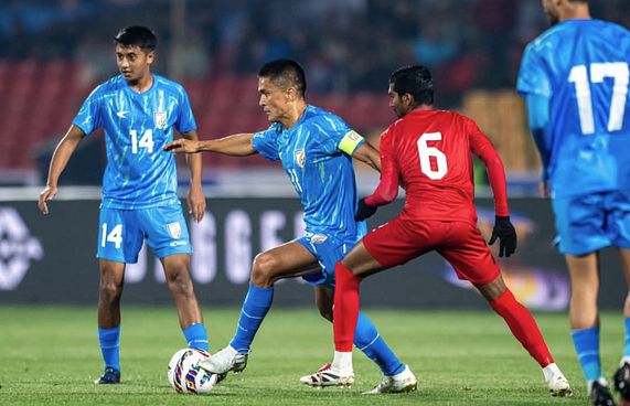 ޗެތުރީ އެނބުރި އައިސް ގޯލަކާއެކު އިންޑިއާ މޮޅުކޮށްދީފި