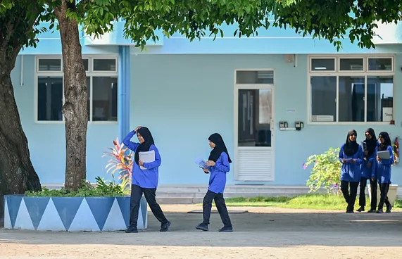 ހޫނު ގަދަކަމުން އެކްޓިވިޓީގައި ސްކޫލަށް ދާން އަންގައިފި