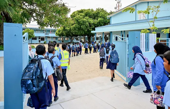 އެކި ސަބަބުތަކާހެދި ގިނަ ކުދިންތަކަކަށް ސްކޫލަށް ނުދެވޭ