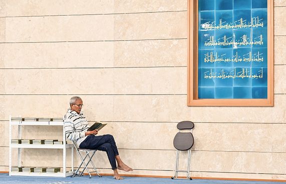 އިސްލާމީ މަރުކަޒުތަކަށް 60،000 ފޮތް ހަދިޔާކުރަނީ