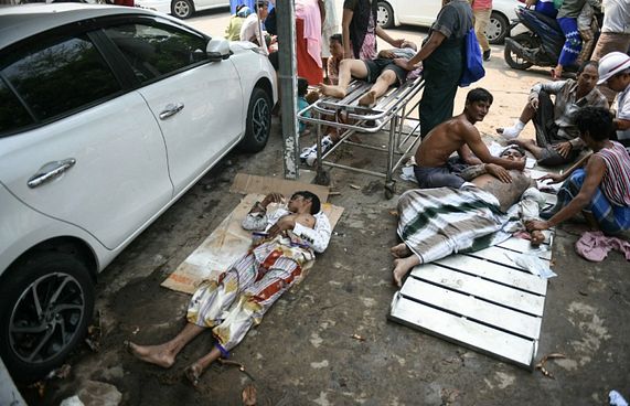 ބިންހެލުމުގައި ބިމާ ހަމަވި މިއަންމާއަށް ގަދަ ވިއްސާރަ