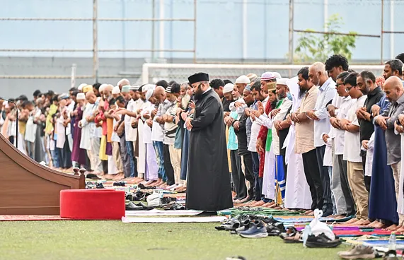 ހަތަރު ތަނެއްގައި ބޮޑު ޖަމާއަތުގައި ކުޑަ އީދު ނަމާދު ކުރާނެ