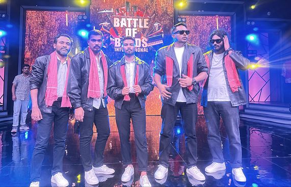 "ޓޫ އޮފް އަސް" ގަދަކޮށް، ސެމީ ފައިނަލަށް!