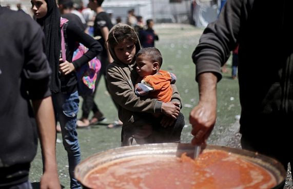 ޣައްޒާއަށް އެހީ ނުވެއްދޭތީ ބައިނަލްއަގުވާމީ ކޯޓަށް