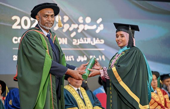 އިލްމުވެރިން ފަރުވާކުޑަކޮށްފިނަމަ ގައުމު ދާނީ ފަހަތަށް