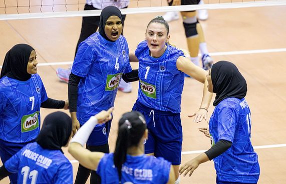 ޕޮލިސް ފުރަތަމަ ދެ މެޗުން މޮޅުވެ ލީގުގެ އެއްވަނައިގައި