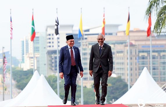 ރައީސަށް މެލޭޝިއާ އިން ހޫނު މަރުހަބާއެއް