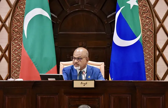 ނާޒިމް ރިޔާސަތަށް ގެންނަން މަސައްކަތް ކުރަނީ