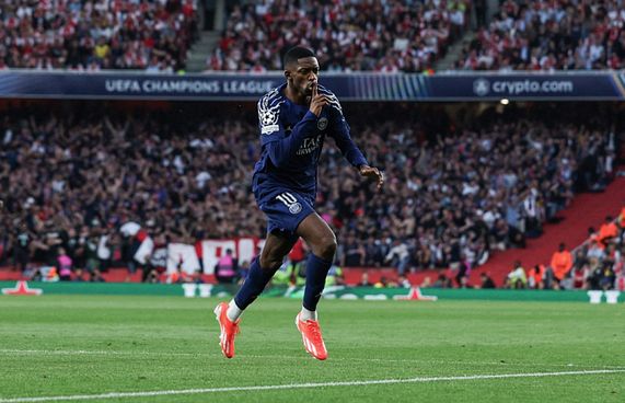 އާސެނަލްގެ ދަނޑުގައި މޮޅުވެ ޕީއެސްޖީއަށް އެޑްވާންޓޭޖް