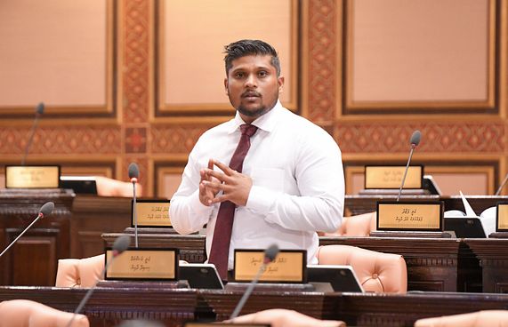 ދުންފަތުގެ ބިލު ހުށަހެޅި މެންބަރަށް މަރުގެ އިންޒާރުދީފި