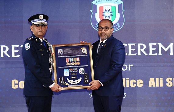 ކުރީގެ ޕޮލިސް ކޮމިޝަނަރު ޝުޖާއު ރިޓަޔާކުރައްވައިފި