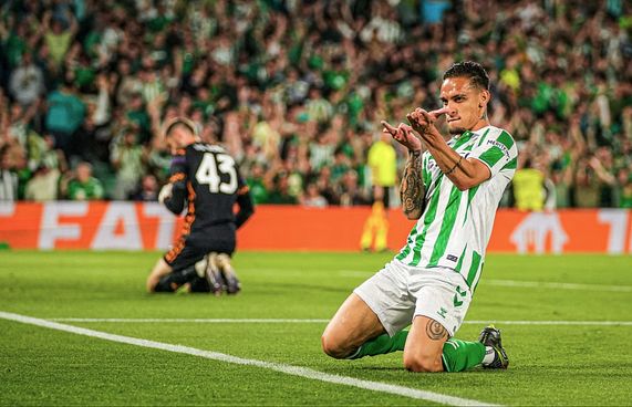 އެންޓޮނީ އަށް ޔޫރަޕްގެ ދެ ތަށި ލިބުމުގެ ފުރުސަތު