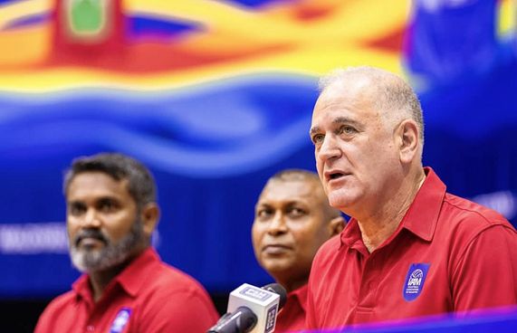 ވަސީލަތެއް ނެތް ކަމަށް ބުނެ އީރާން ކޯޗު ފުރައިފި