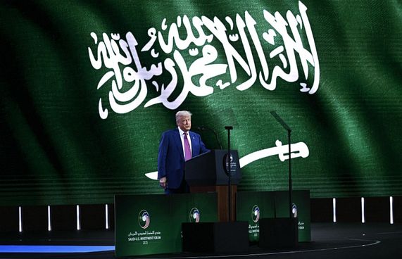 ސައޫދީން އިޒްރޭލާ ގުޅުން ގާއިމުކުރަން ޓްރަމްޕު އެދޭނެ!