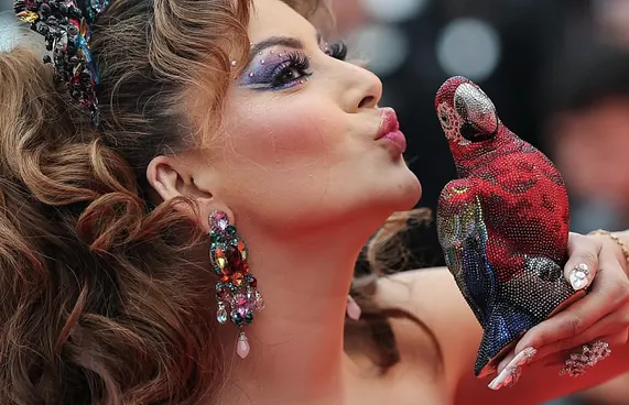 އުރްވަޝީ ހަތަރު ލައްކައިގެ "ގުރައެއް" ހިފައިގެން