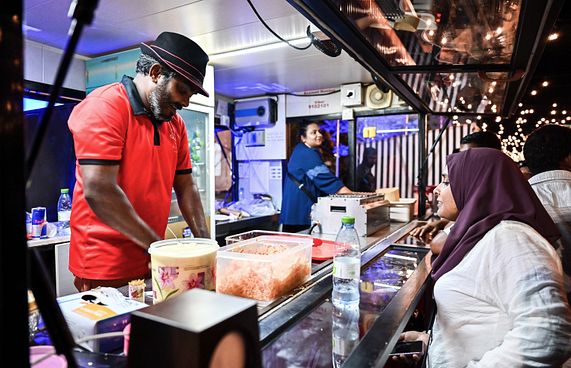 ޑިމާންޑު ބޮޑުވި ގާޑިޔަލަށް މިލިއަނަށް ވުރެ ގިނަ ރުފިޔާ