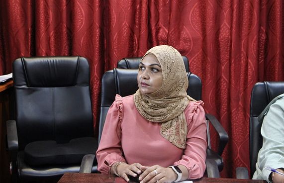 ބްރޯޑްކޮމްގެ އެސްޖީގެ މަގާމުން ޒީނިޔާ ވަކިކޮށްފި