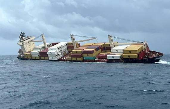 އިންޑިއާ ބޭރަށް ފެތުނު ބޯޓުން ތެޔޮ ލީކުވަނީ