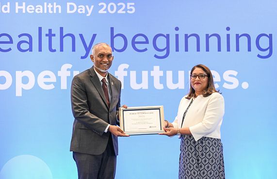 ރައީސަށް ޑަބްލިއުއެޗްއޯގެ އެވޯޑް އަރުވައިފި