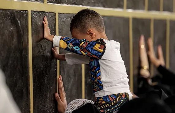 ދަރިންނަކީ ކިޔަމަންތެރި ބަޔަކަށް ހަދާ: އީދު ޚުތުބާ