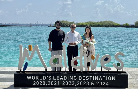 ވިޒިޓް މޯލްޑިވްސް އިޔާ ބްރޭޑިން ހަދާނެ ބަޔަކު އަލުން ހޯދަނީ