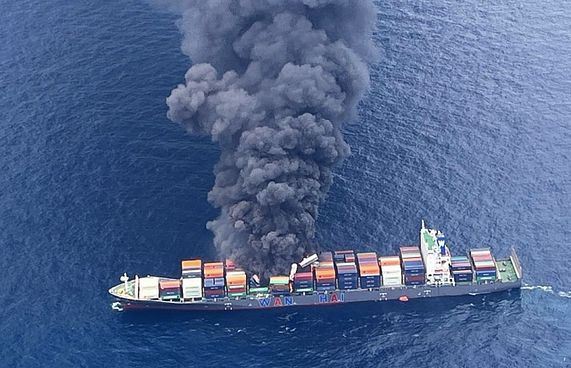 އިންޑިއާ ކައިރިން ކާގޯ ބޯޓެއްގައި ރޯވެ އަނދަނީ