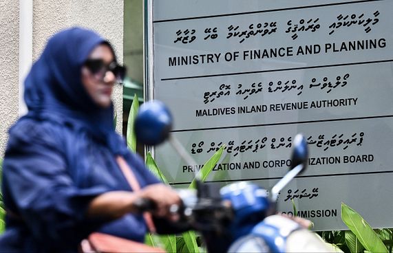 ދައުލަތުގެ ބަޖެޓު އަރަނީގައި ހިފަހައްޓާތާ ހަތް މަސް