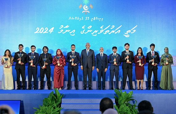 ރައީސްގެ ސްކޮލަޝިޕަށް ކުރިމަތިލާން ހުޅުވާލައިފި