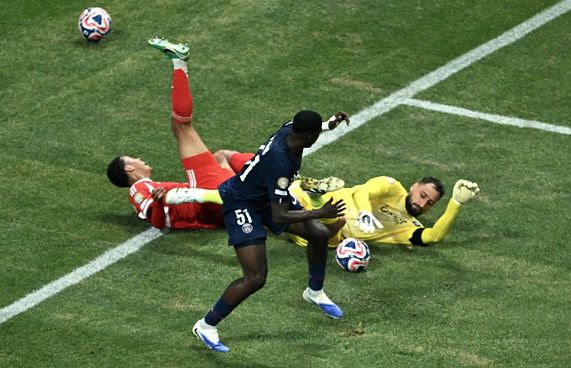 މުސިއާލާގެ އަނިޔާ؛ ނޯޔާގެ އިނގިލި ޑޮނަރުއްމާ އަށް