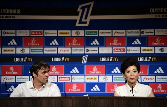 ލިޔޯން ރެލިގޭޝަނުން ސަލާމަތްވެ، ޕެލަސް އަށް ހާސްކަން