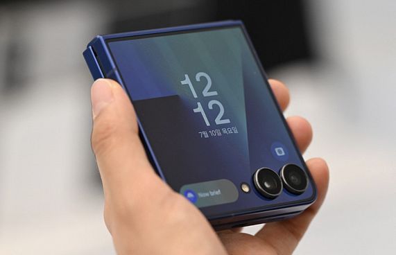 ސެމްސަންގް ފަތްޖެހޭ ފޯނު ކުރިއަށްވުރެ މާ ތުނިކޮށް