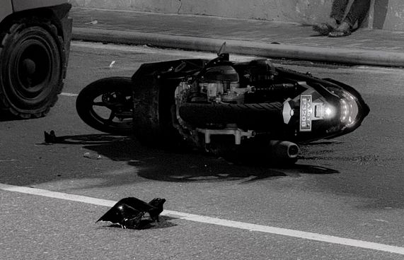 އެކްސިޑެންޓުވީ ކުއްޔަށް ނަގައިގެން އުޅުނު ސައިކަލެއް