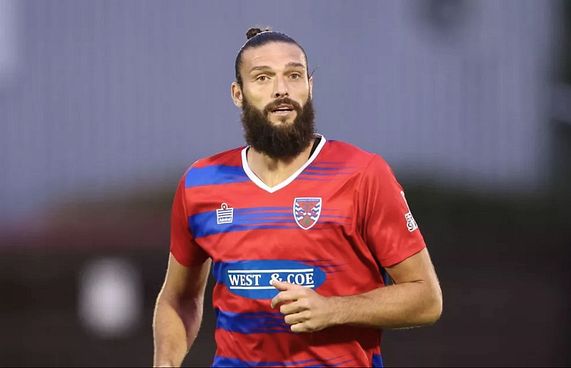 ފައިސާއަށް ވުރެ ކެރޯލް އަށް މުހިއްމީ ފުޓްބޯޅަ ލޯބި