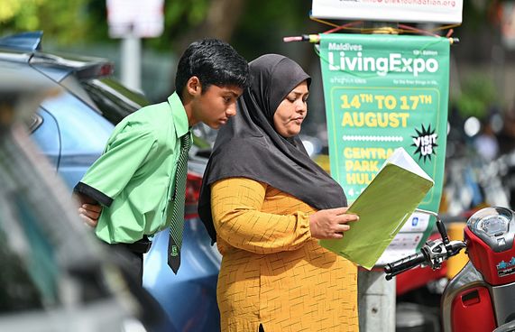 ރިޕޯޓު ފޮތް ދީ، ދަރިވަރުން 16 ދުވަހުގެ ޗުއްޓީއަކަށް