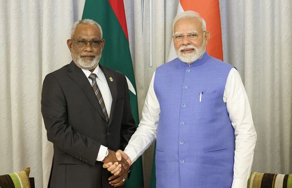 މޯދީ، މަޖިލިސް ރައީސާ ބައްދަލުކުރައްވައިފި